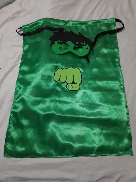 Máscara e capa de cetim Hulk