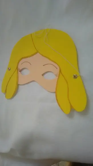 Máscara Supergirl em eva