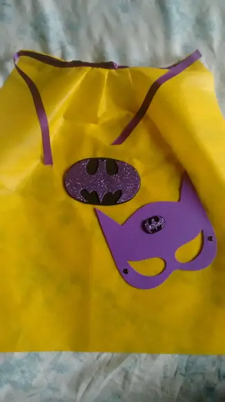 Capa e Máscaras Batgirl em Tnt