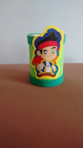 Lembrancinha Jake e os Piratas cofrinho