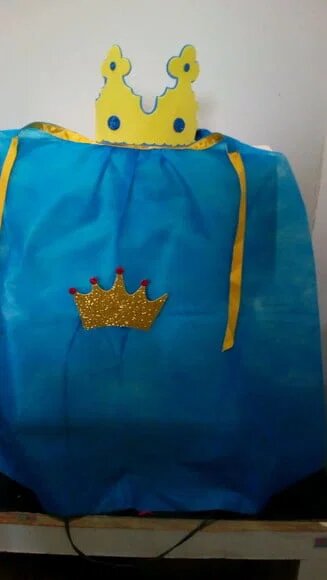 LEMBRANCINHA PRÍNCIPE OU PRINCESA CAPA E COROA