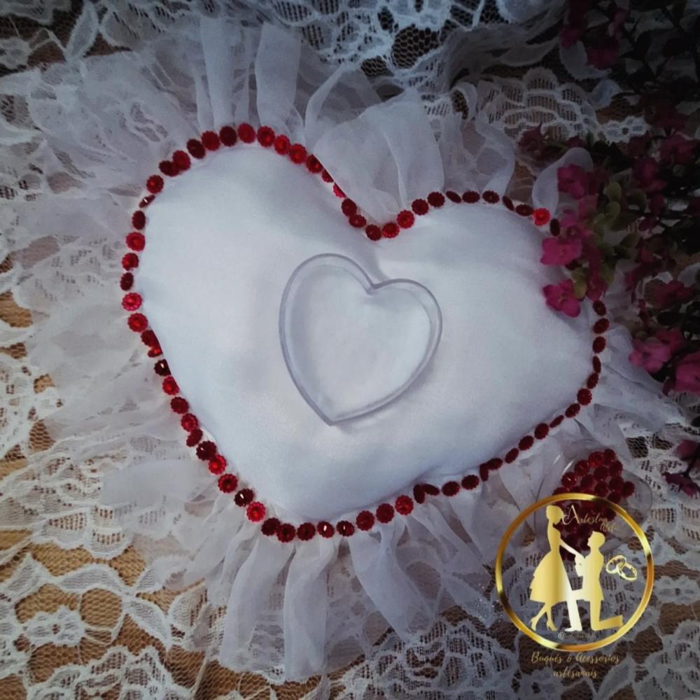 Porta alianças coração  branco