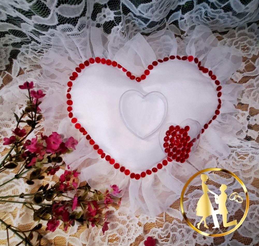 Porta alianças coração  branco