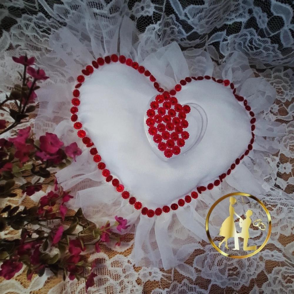 Porta alianças coração  branco