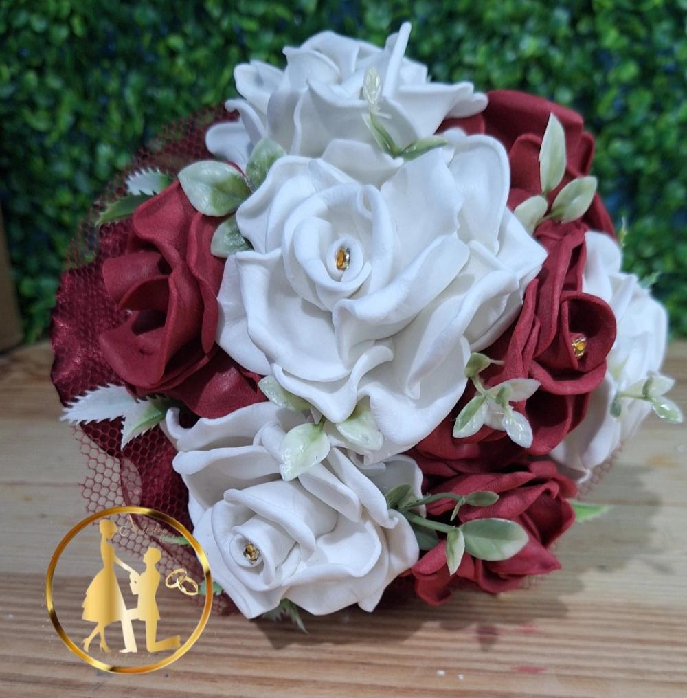 Buquê vermelho marsala e branco Civil pequeno