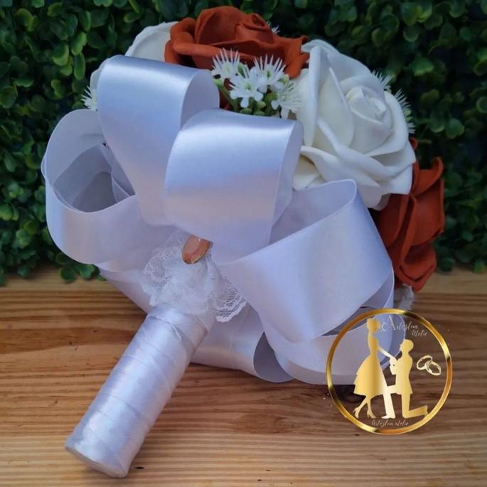 Buquê de noiva terracota e branco + grinalda eva