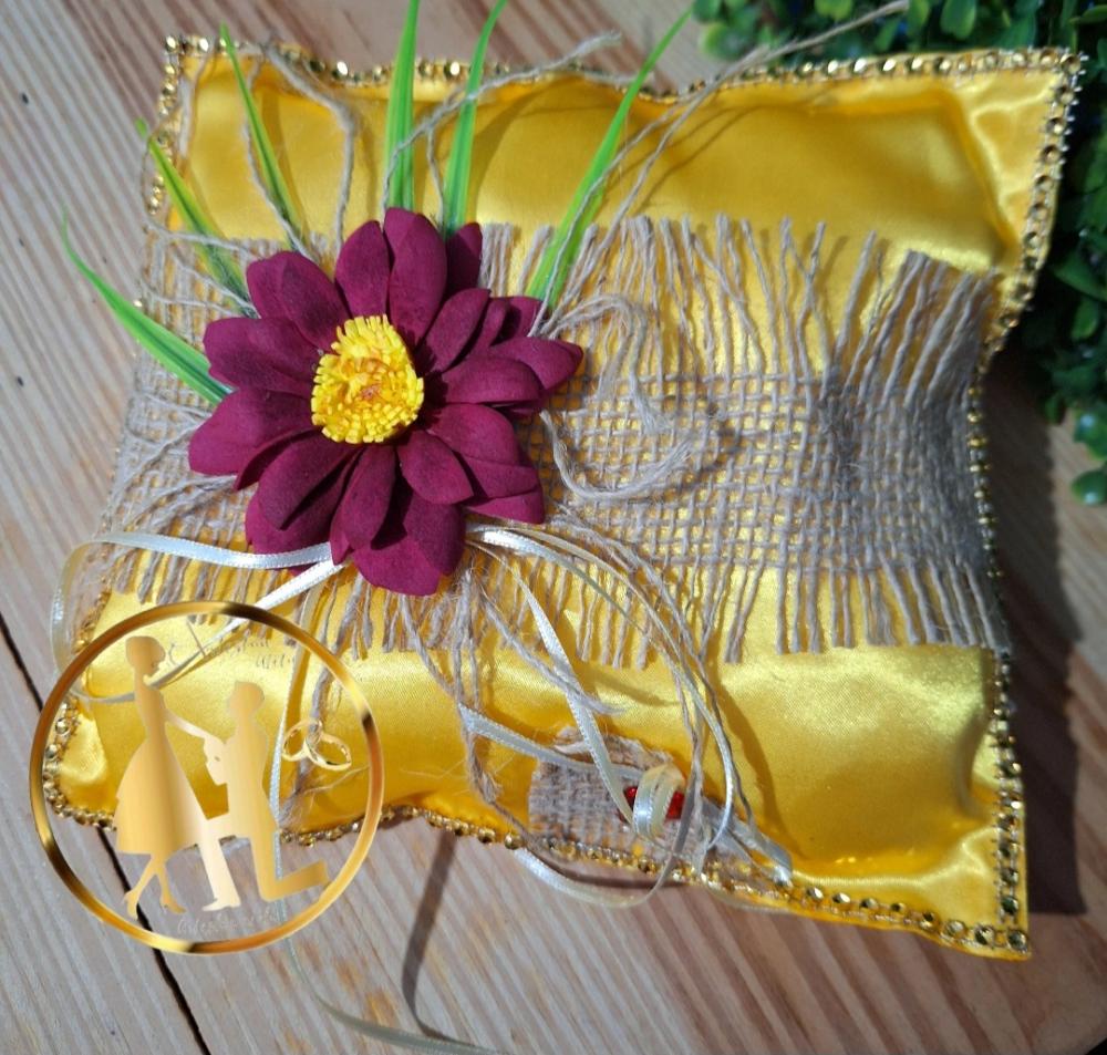 Porta alianças + flor de lapela flores de margaridas