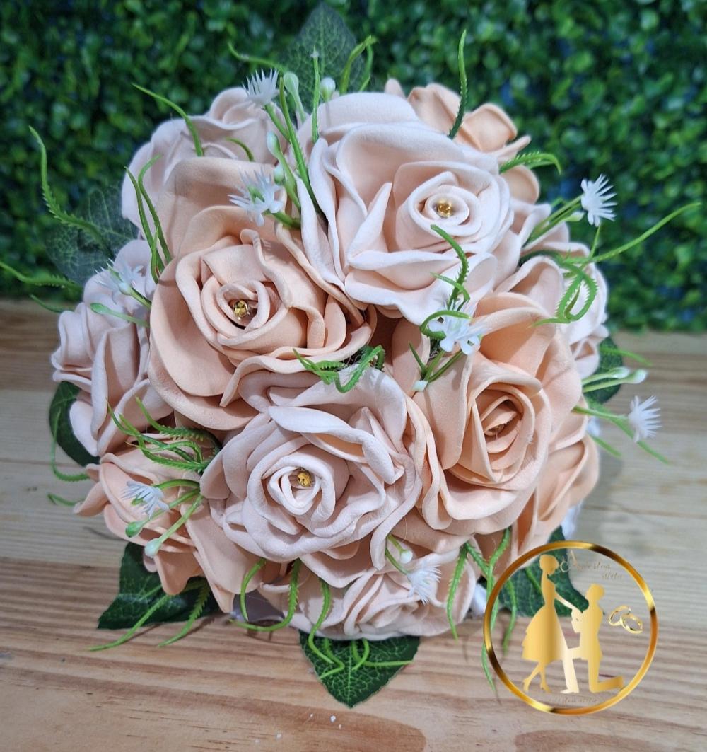 Buquê de noiva bege casamento Cívil pequeno