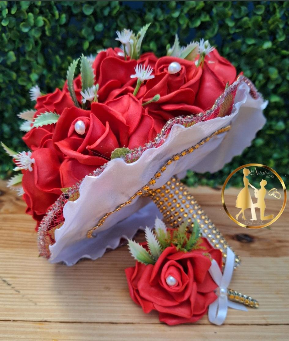 Buquê de noiva vermelho  + flor do noivo