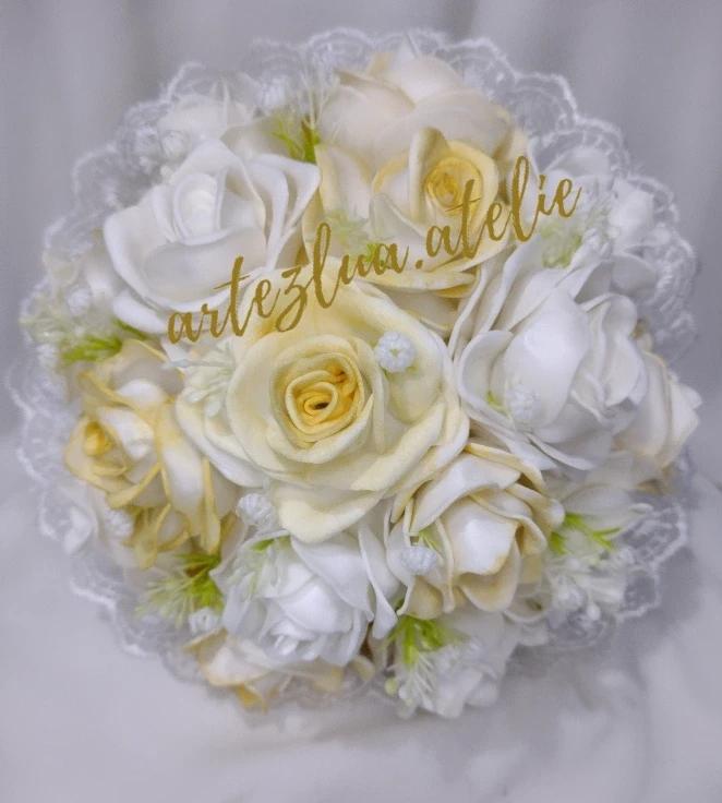 Buquê de noiva branco e amarelado