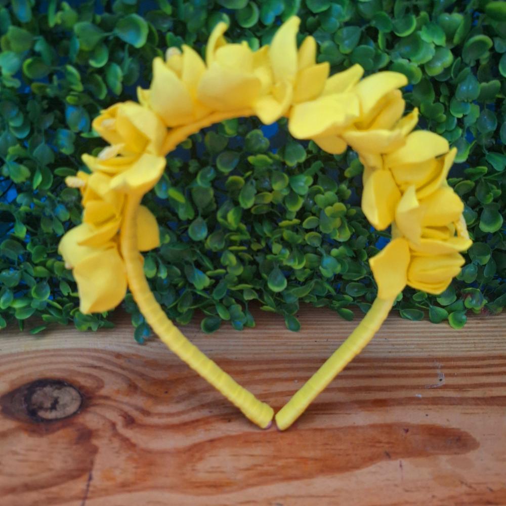 Tiara de florzinhas amarela