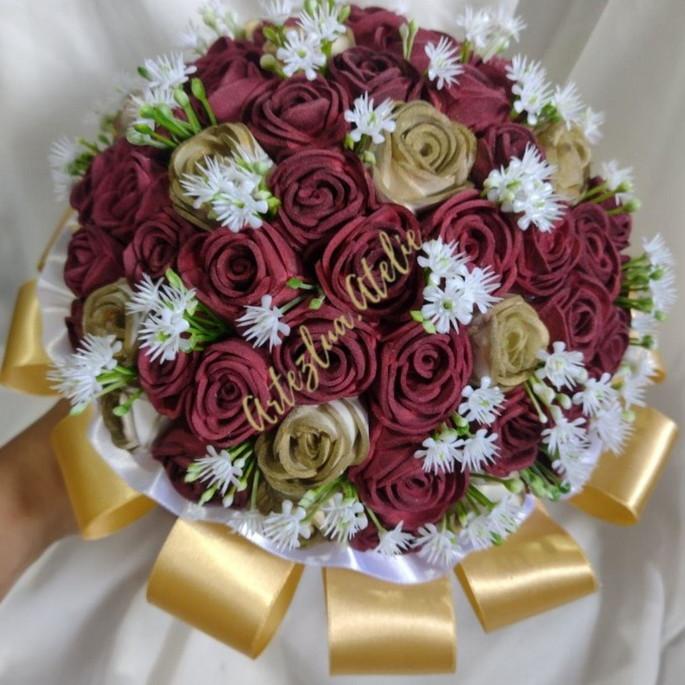 Buquê de noiva vermelho marsala e dourado