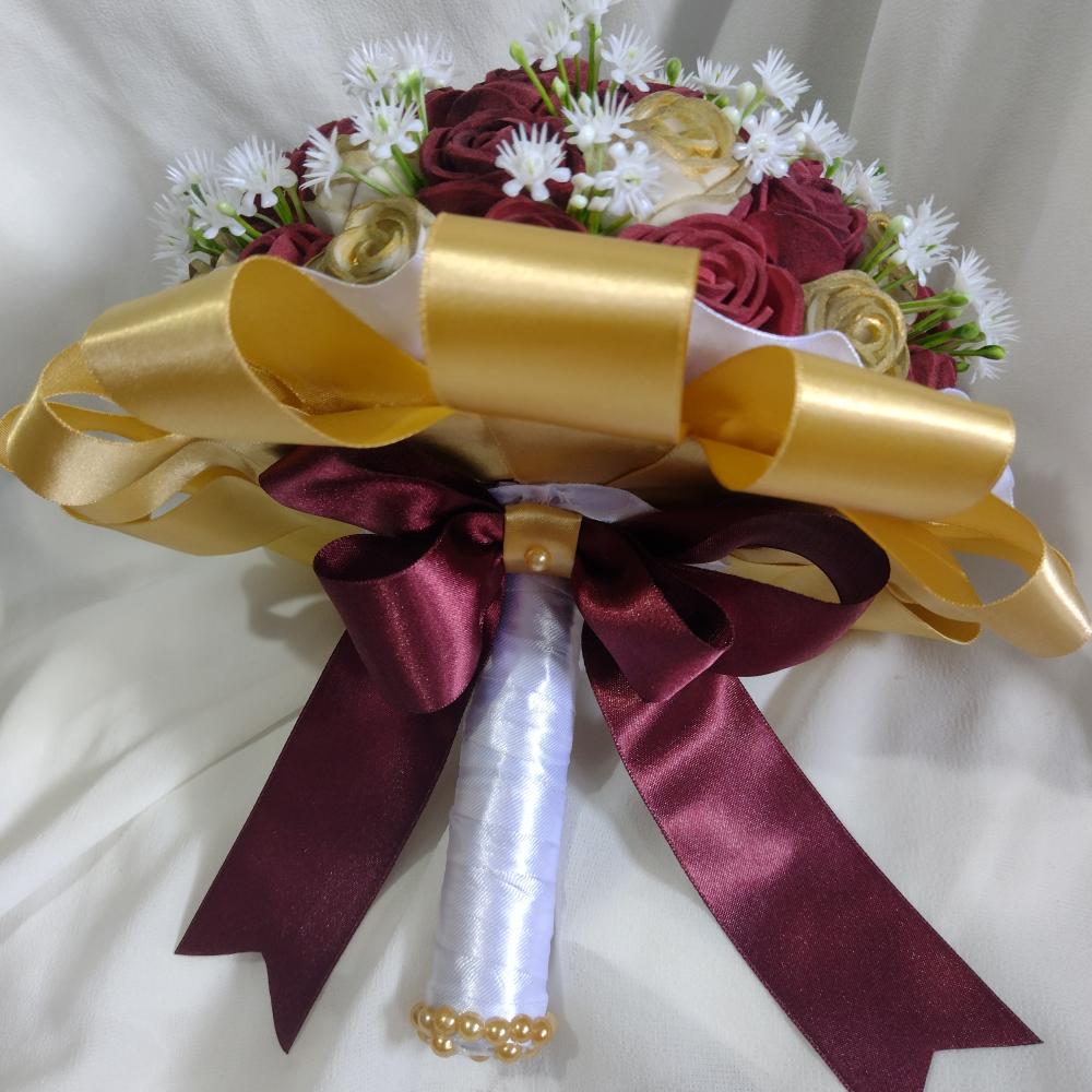 Buquê de noiva vermelho marsala e dourado