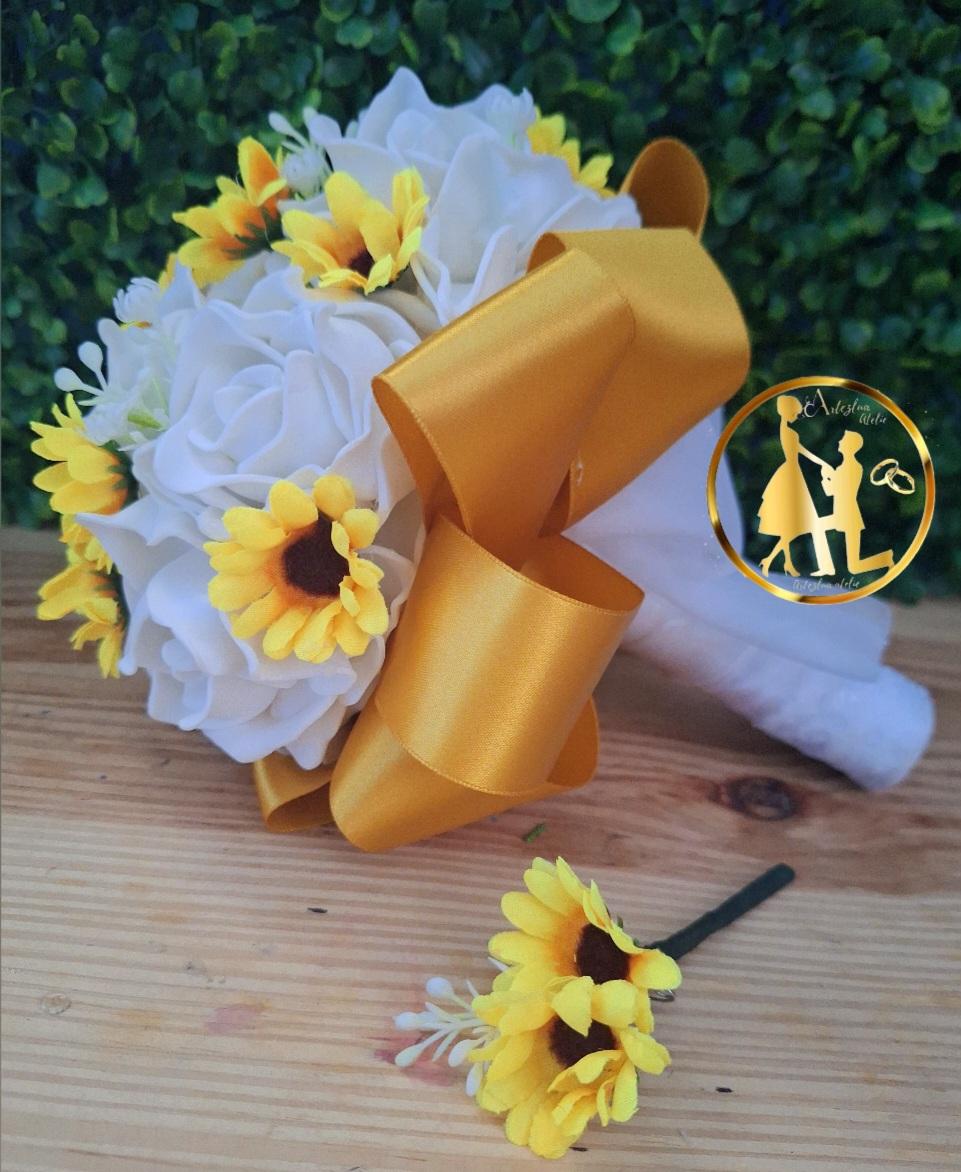 kit de Buquê girassois e rosas branca + flor de lapela