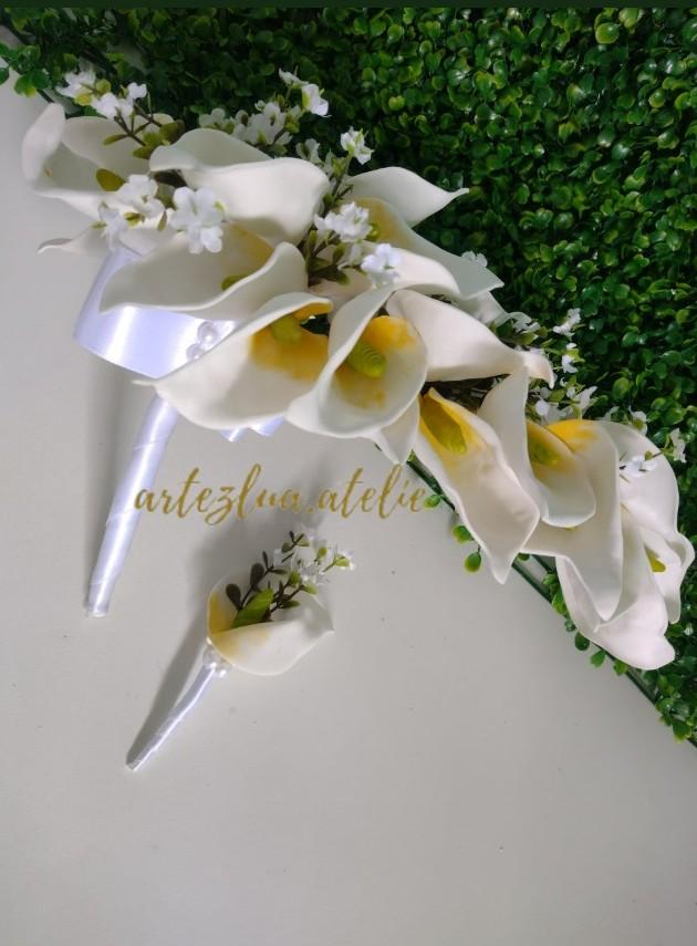 Buquê copo de leite cascata + flor de lapela