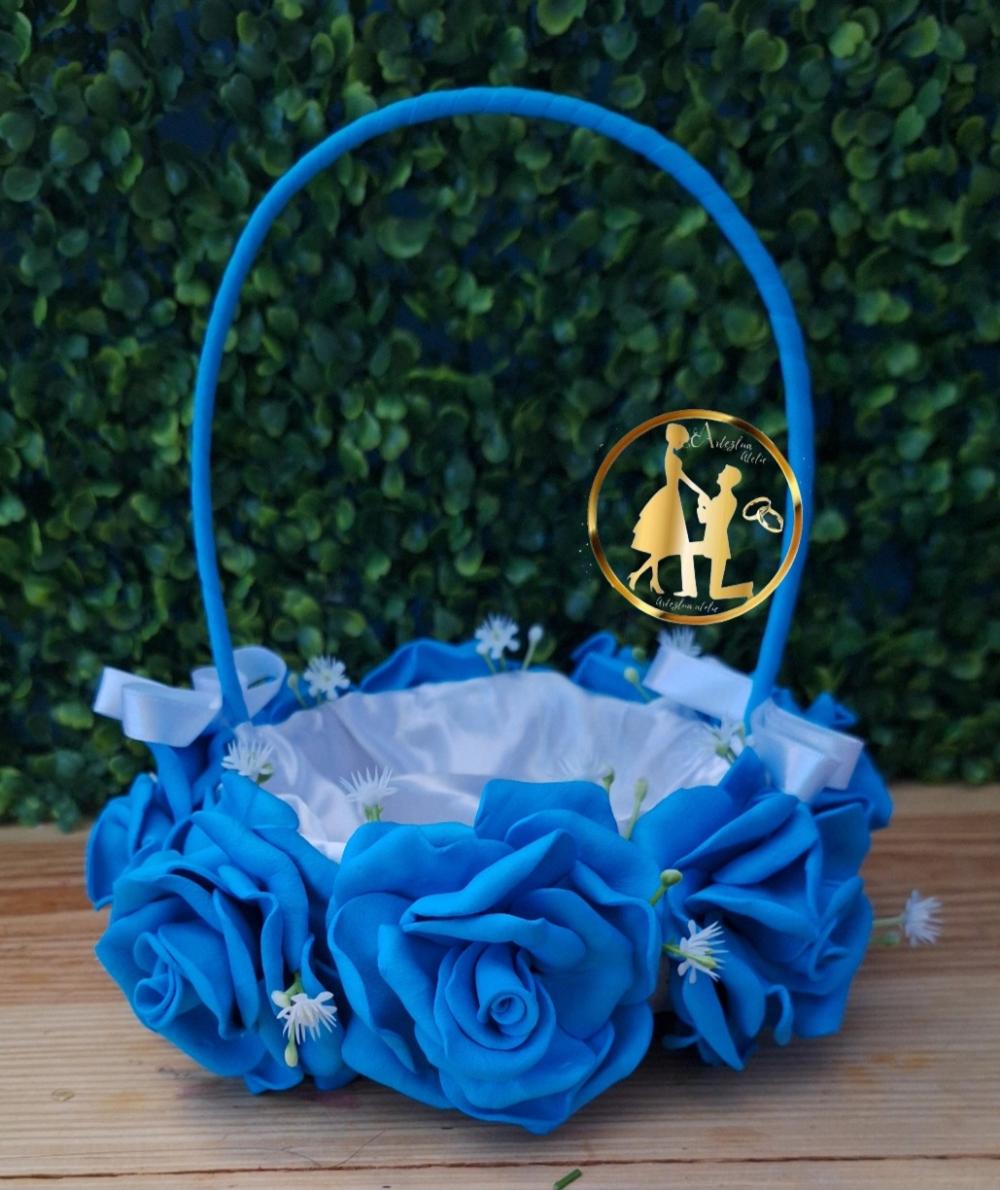 Cesta florista de casamento azul e branco