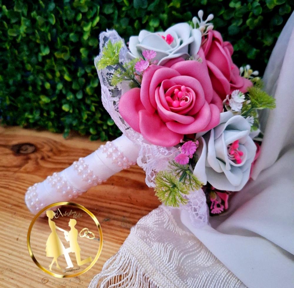 Buquê de noiva rosa e branco pequeno