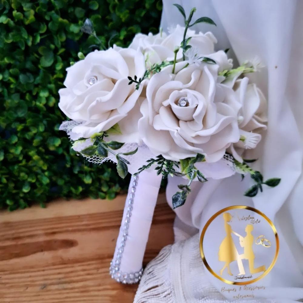 Buquê de noiva branco pequeno