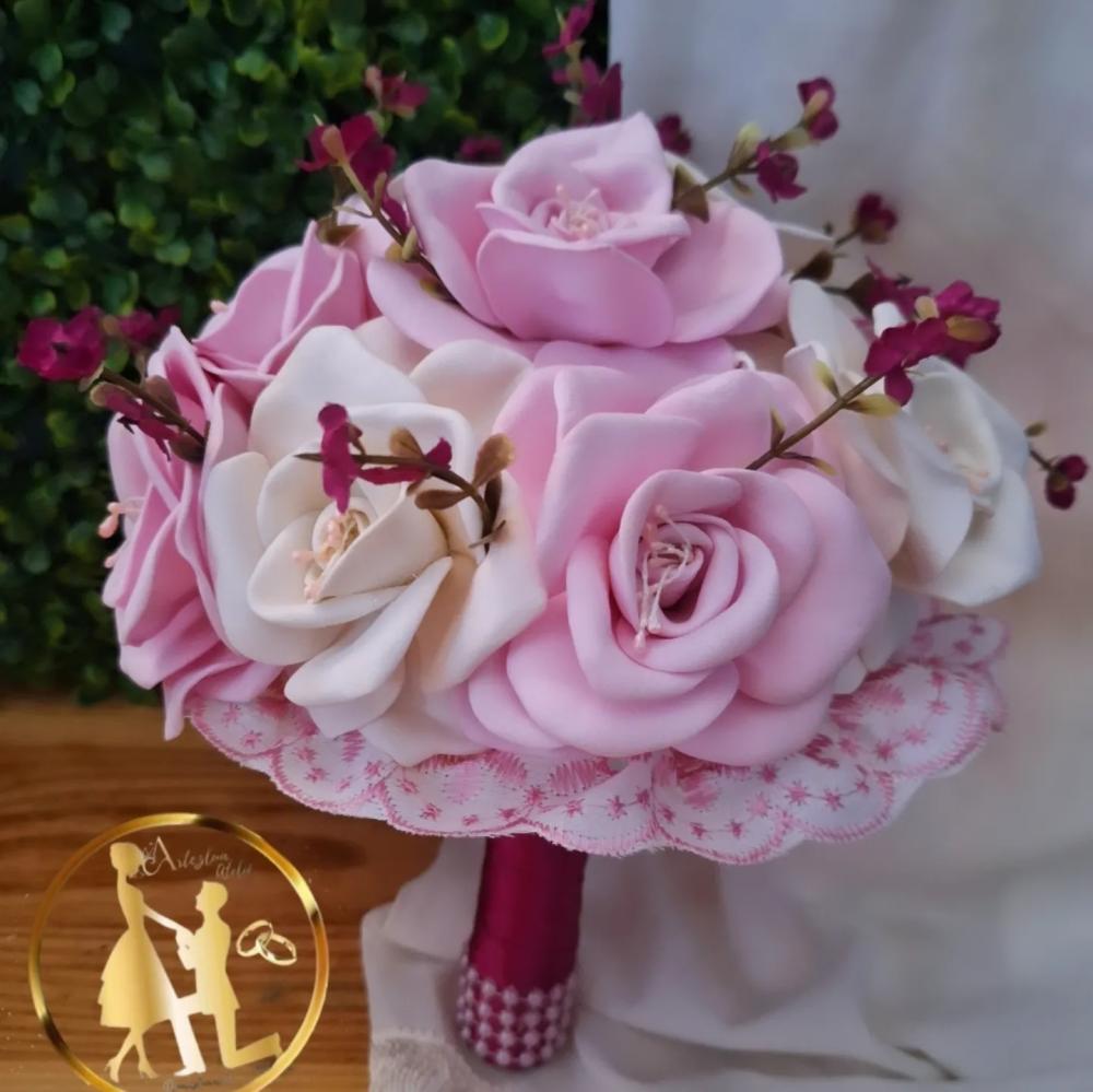 Buquê de noiva rosa e branco