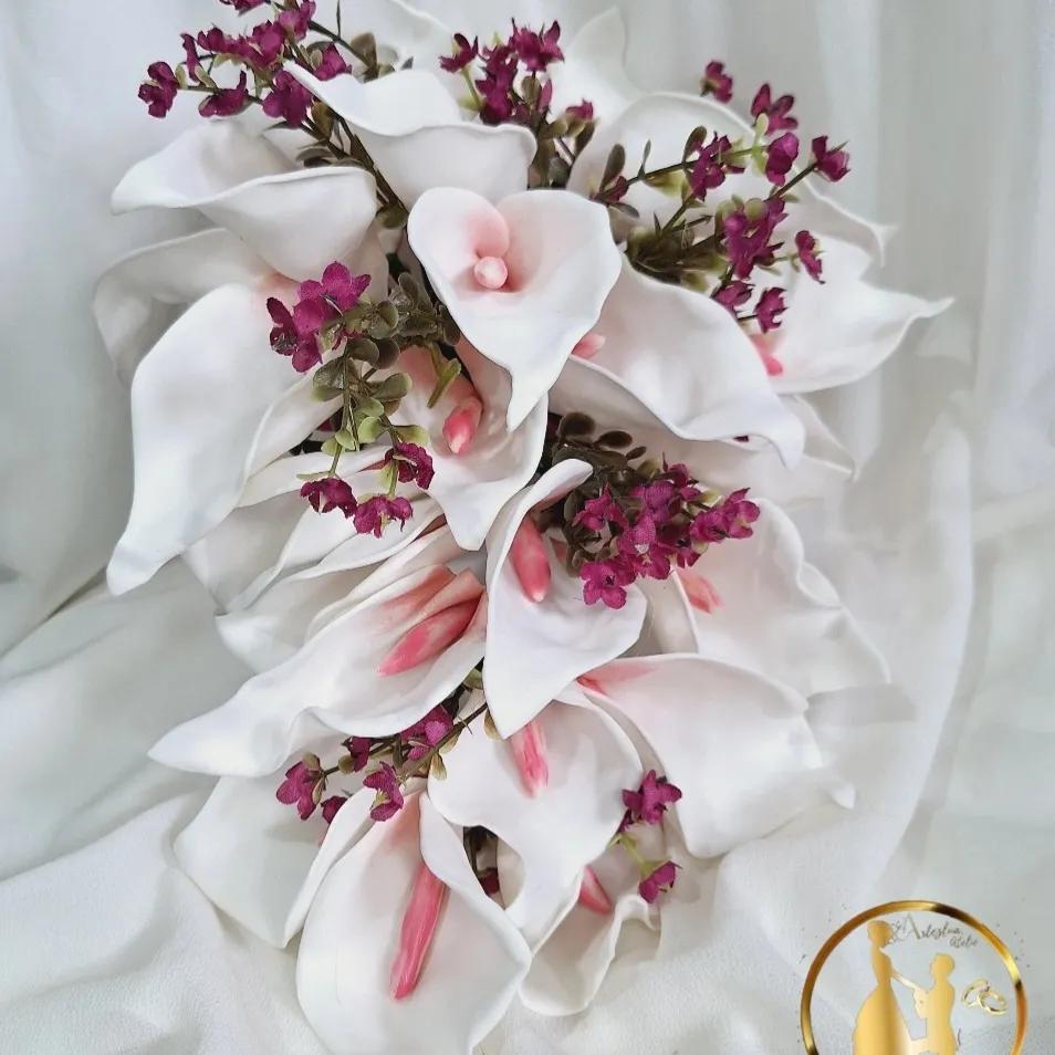 Buquê de noiva copo de leite cascata