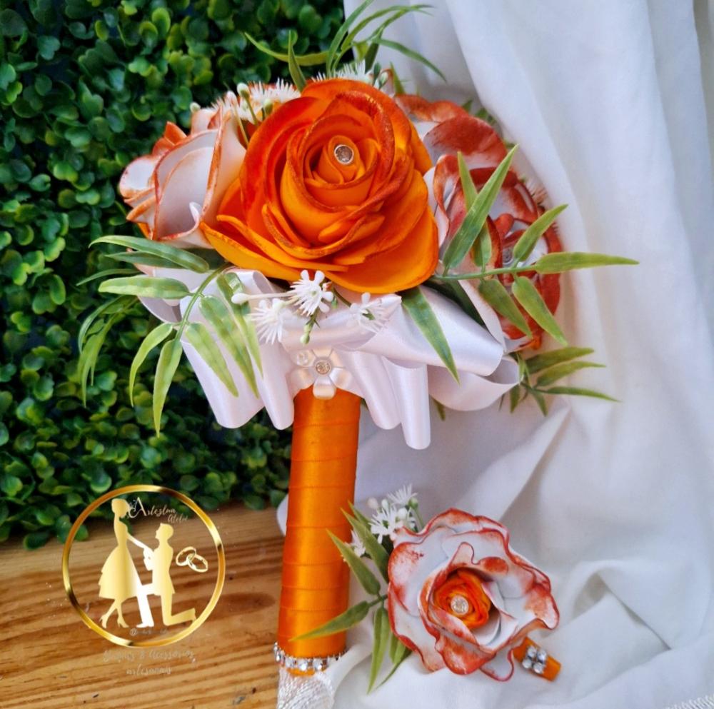 Buquê de noiva branco e coral