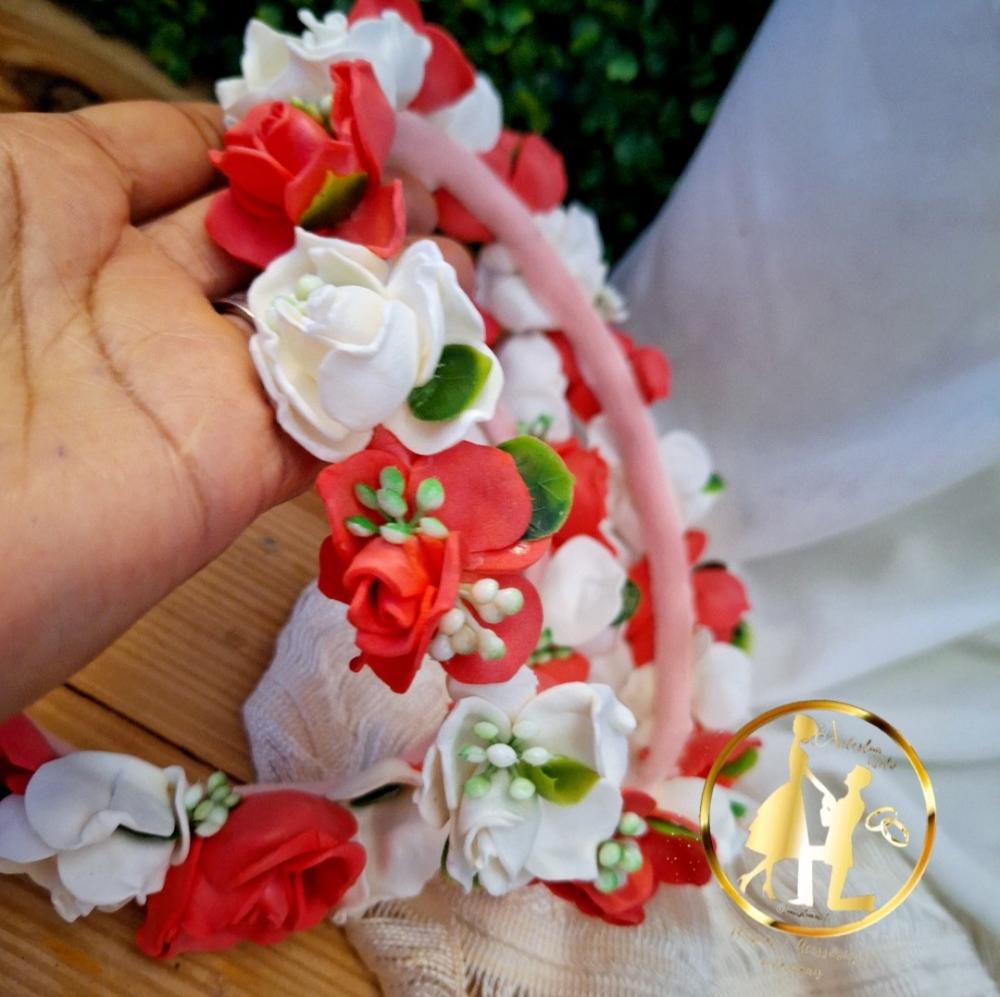 Coroa tiara salmão e branco