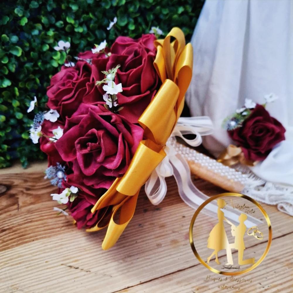 Buquê de noiva vermelho marsala e branco