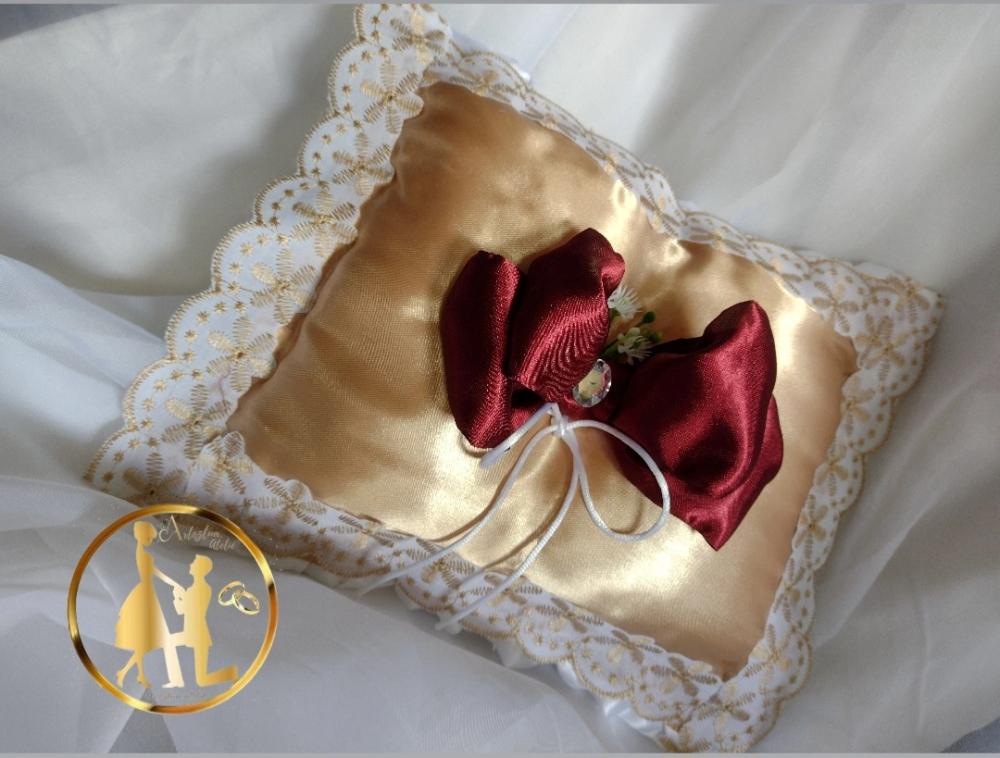 Almofadinha porta alianças dourado e marsala