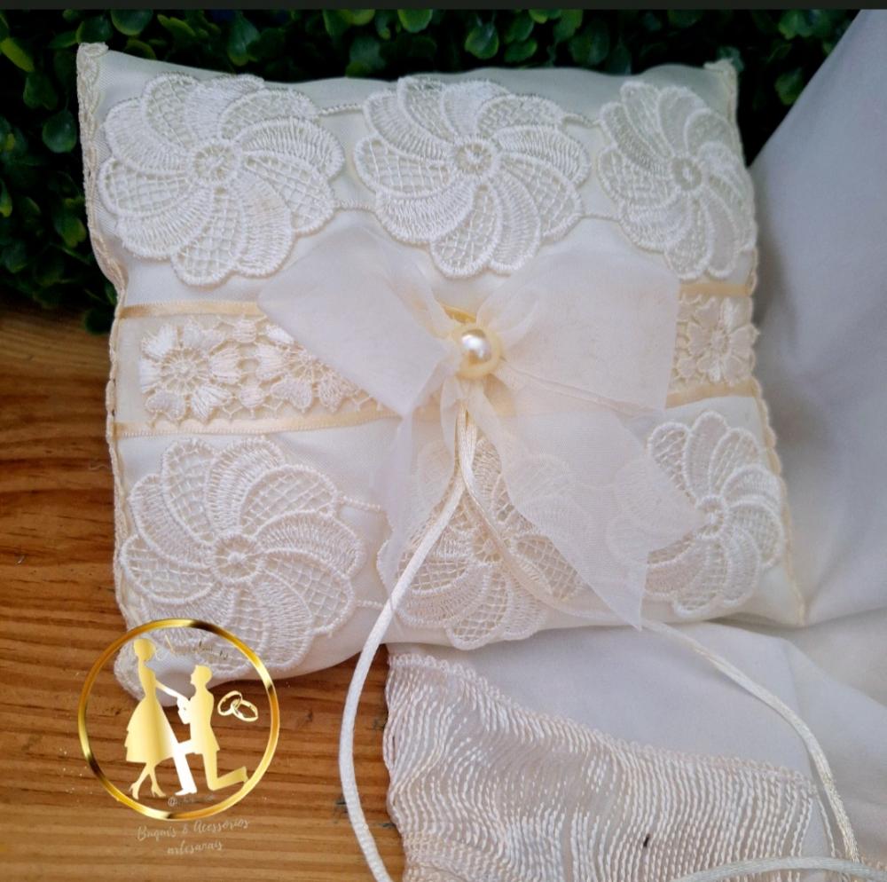 Almofadinha porta alianças champanhe