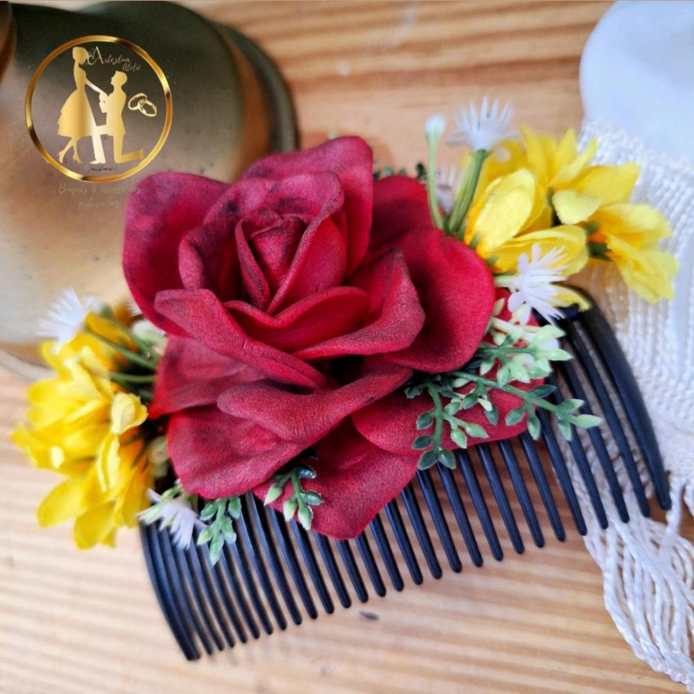 Grinalda de noivas rosas vermelhas e girassois