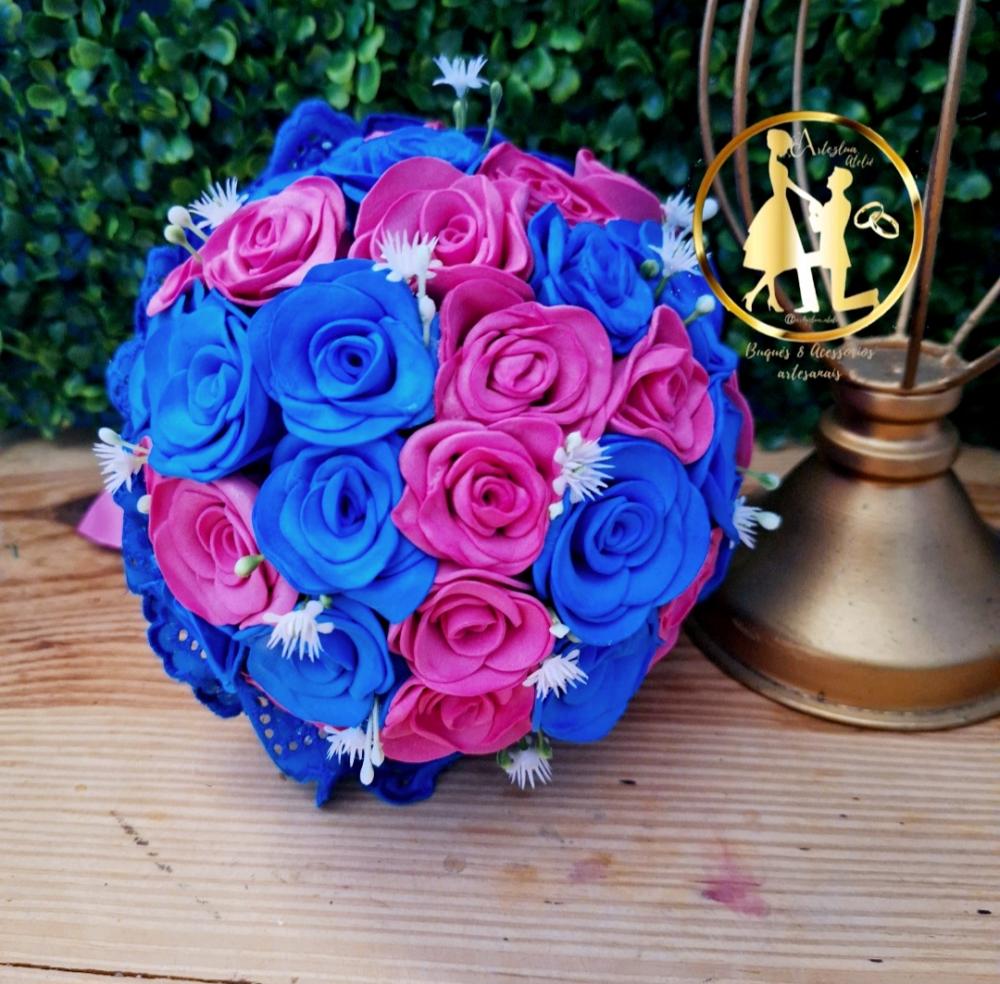 buque de noiva rosa e azul pequeno