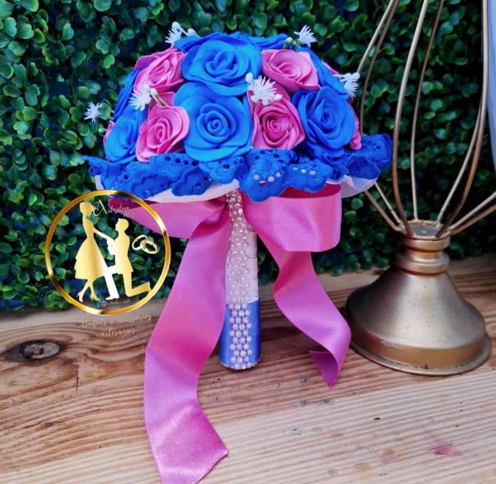 buque de noiva rosa e azul pequeno