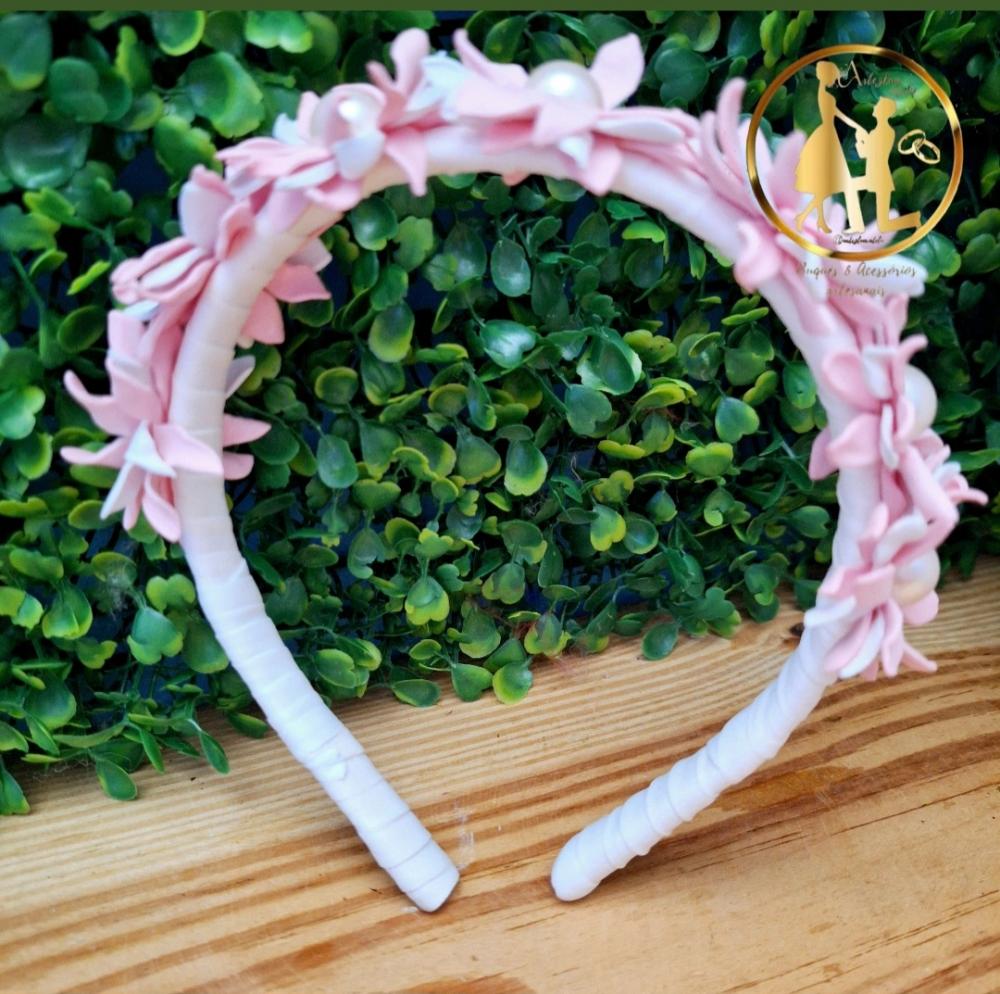 Tiara infantil de luxo branco e rosé com pérolas
