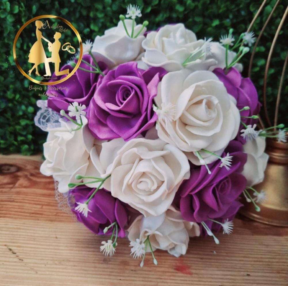 Buquês de noiva roxo lilás e branco grande