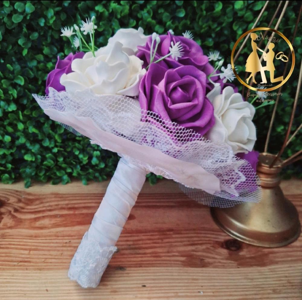 Buquês de noiva roxo lilás e branco grande