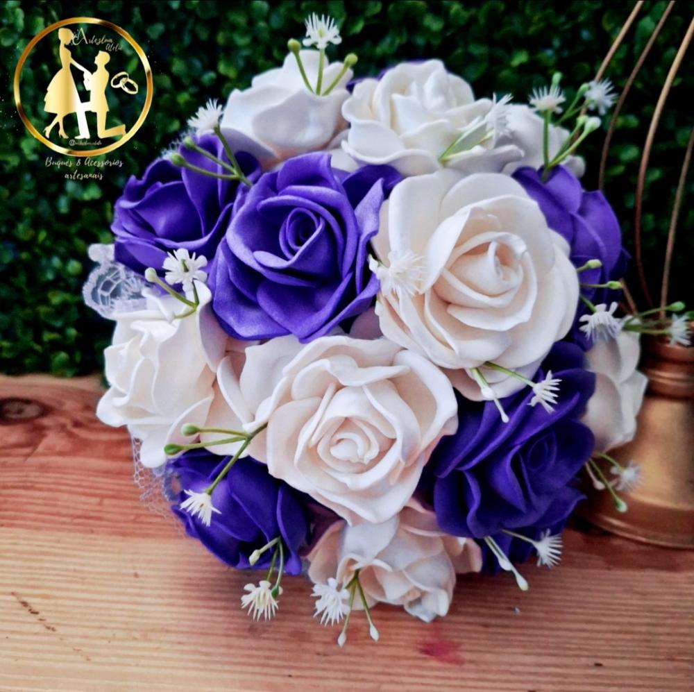 Buquê de noiva roxo e branco