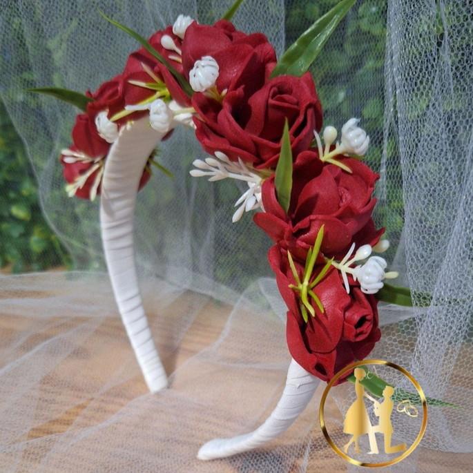 Tiara de luxo vermelha daminhas e floristas