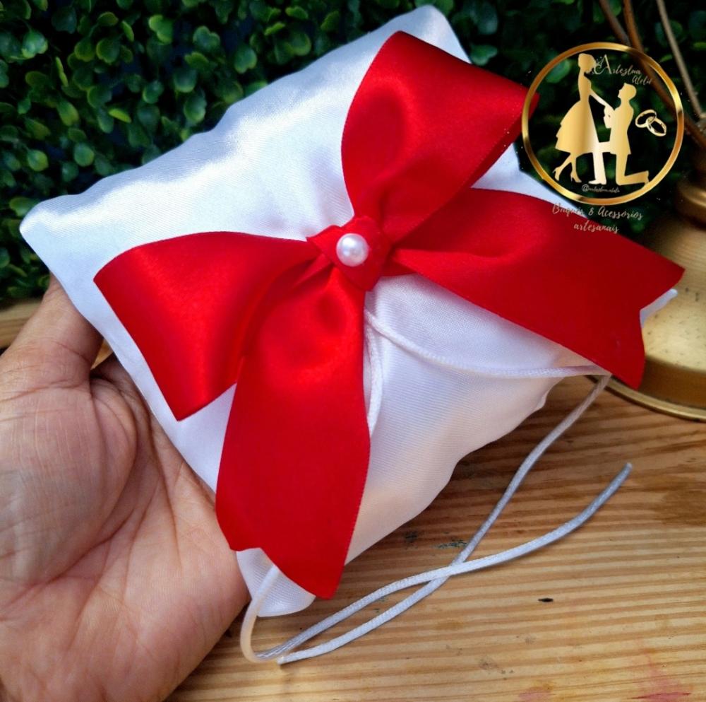 Almofadinha para alianças vermelho e branco