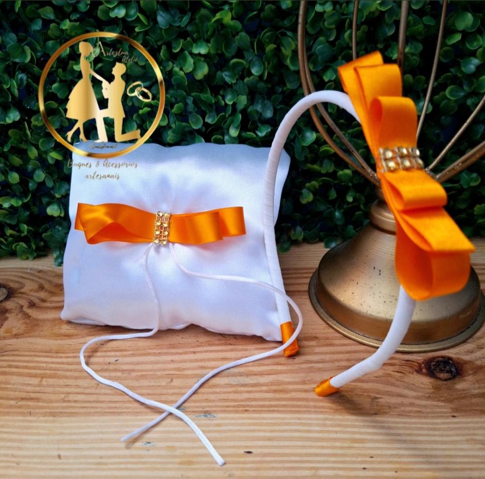 Porta alianças de casamento branco e laranja + tiara de lacinho