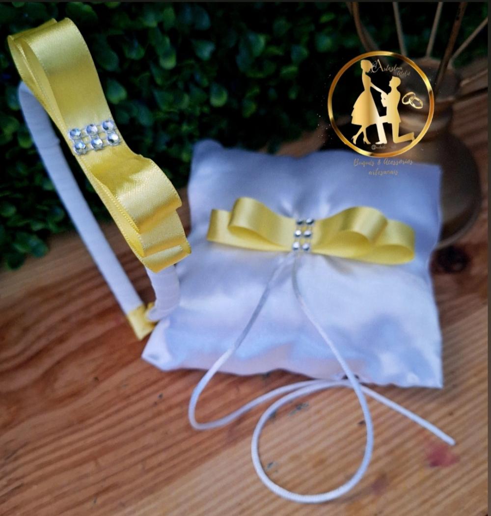 Kit porta alianças de casamento branco e amarelo + tiara de laci