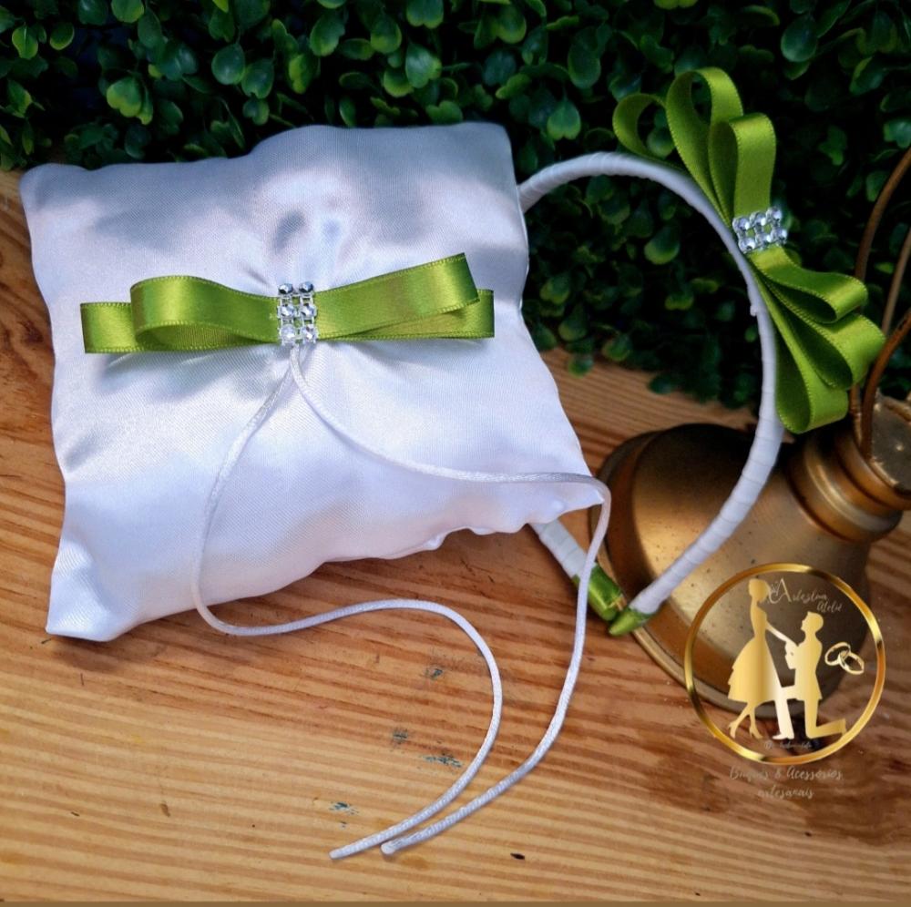 Kit porta alianças de casamento branco e verde Olivia + tiara de