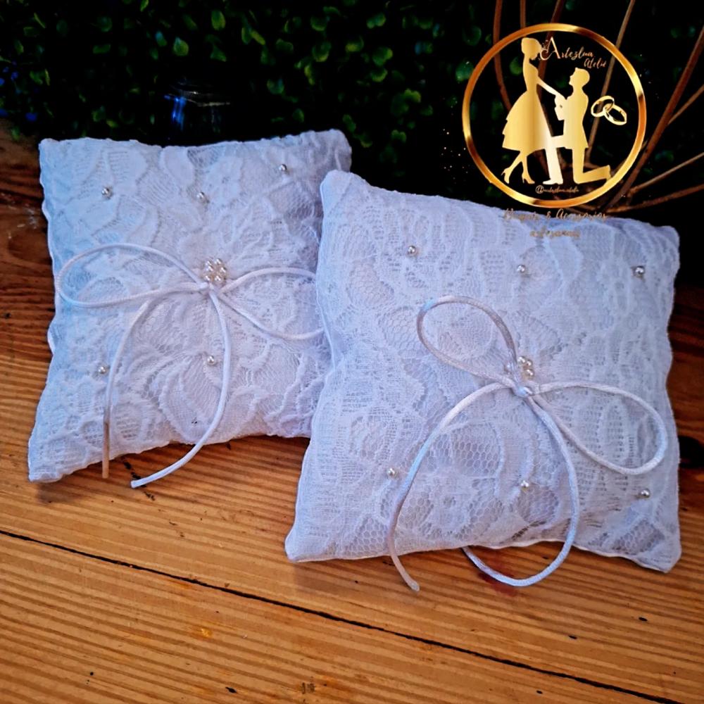 Almofada de alianças branco com rendas e pérolas