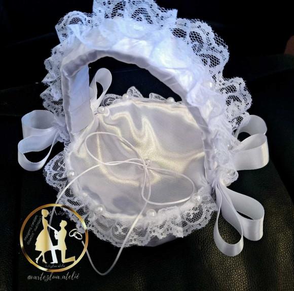 Mini Cesta para Alianças Branca em Cetim com Pérolas