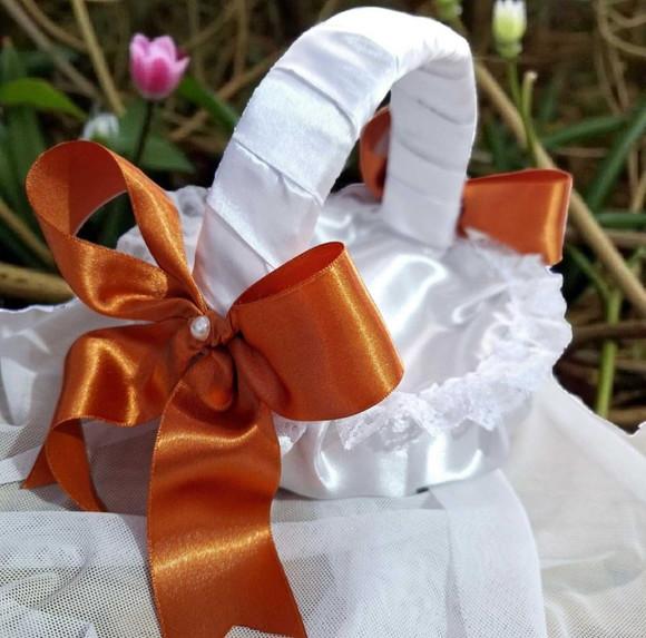Cesta de Florista Branca e Laço Terracota
