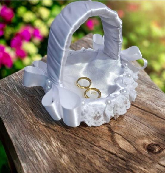 Mini Cesta para Alianças Branca em Cetim com Pérolas
