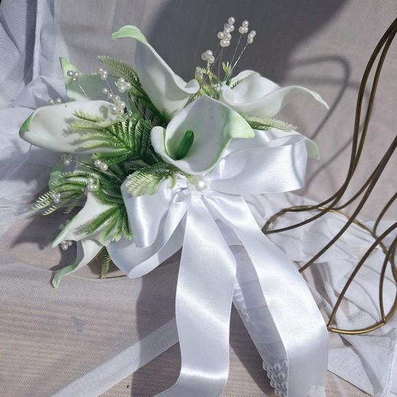 Buquê de Noiva Copo de Leite Branco com Pérolas Artesanal