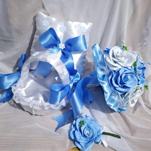 Kit Buquê Azul Serenity e Branco + Cesta + Almofada + Lapela