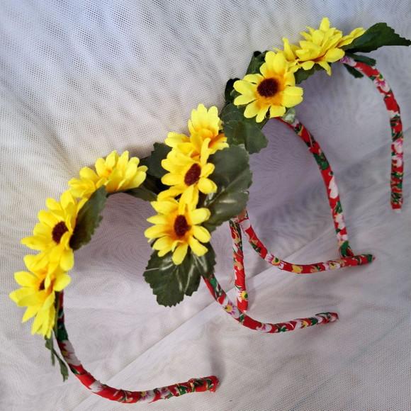 Tiara de Girassol com Folhagem e Chita Estilo Rústico