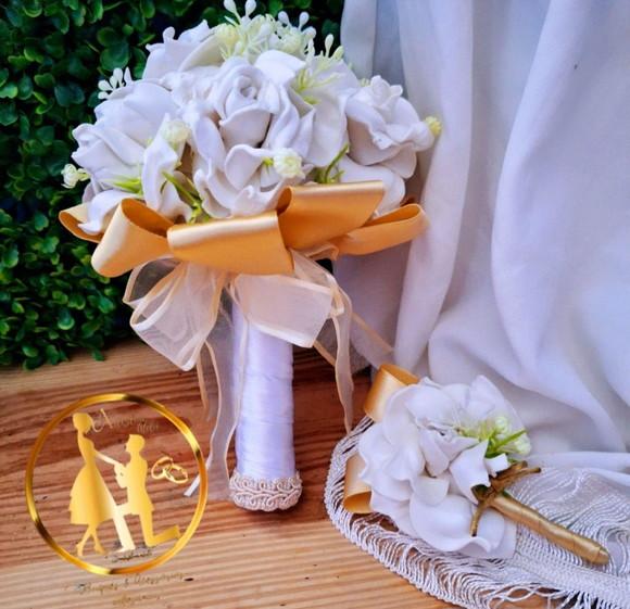 Buquê Branco e Dourado Civil + Flor do Noivo