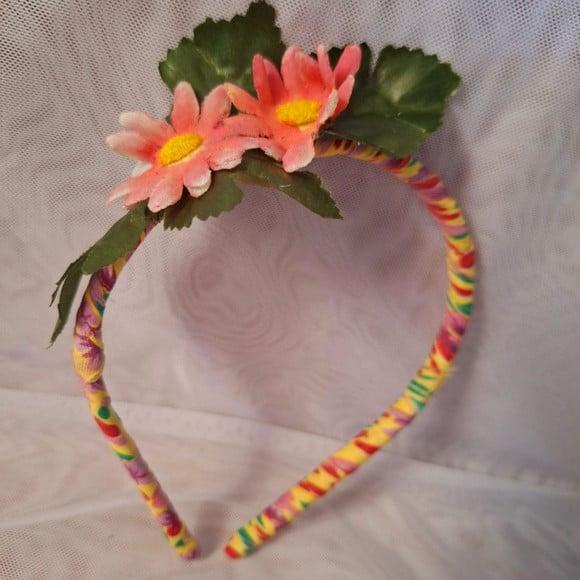 Tiara de Mini Margaridas Forrada de Chita Rústica